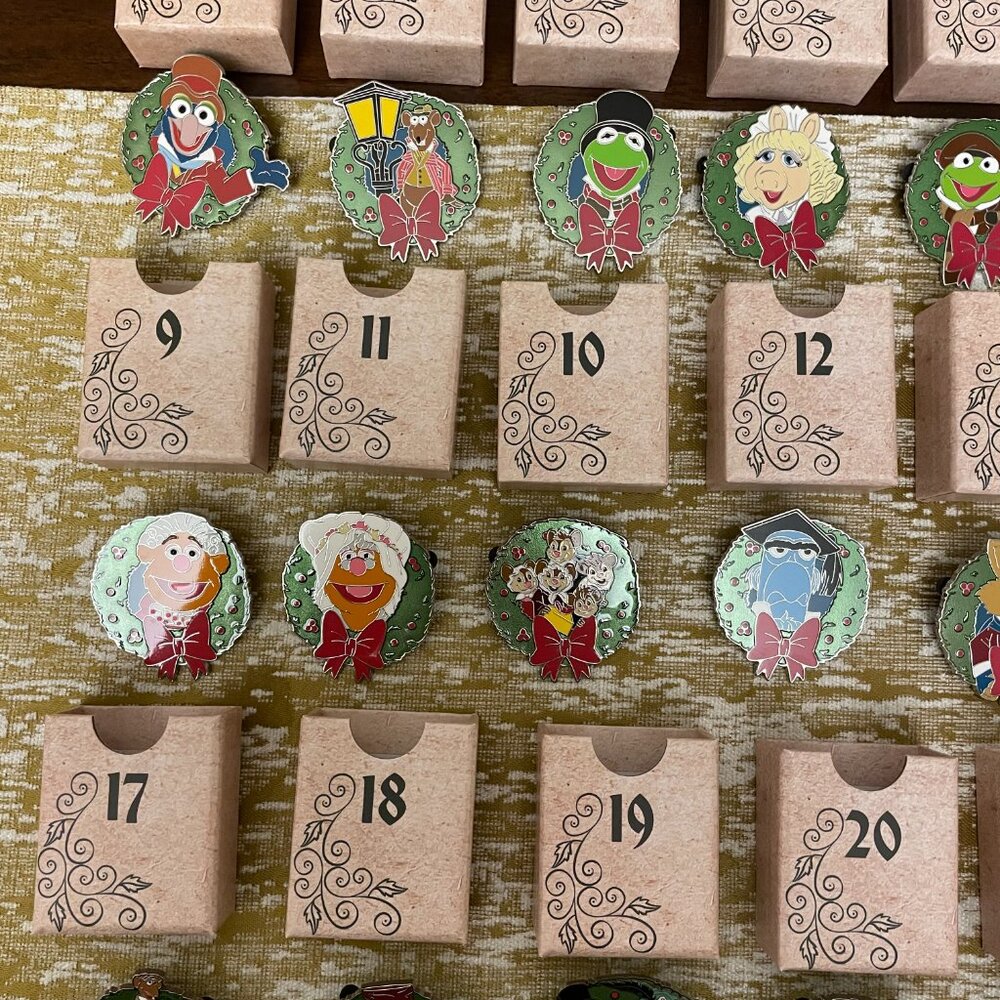2025 The Muppet Christmas Carol Advent Pins - Message to see what's available !! - Picture 3 of 11